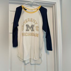Michigan raglan